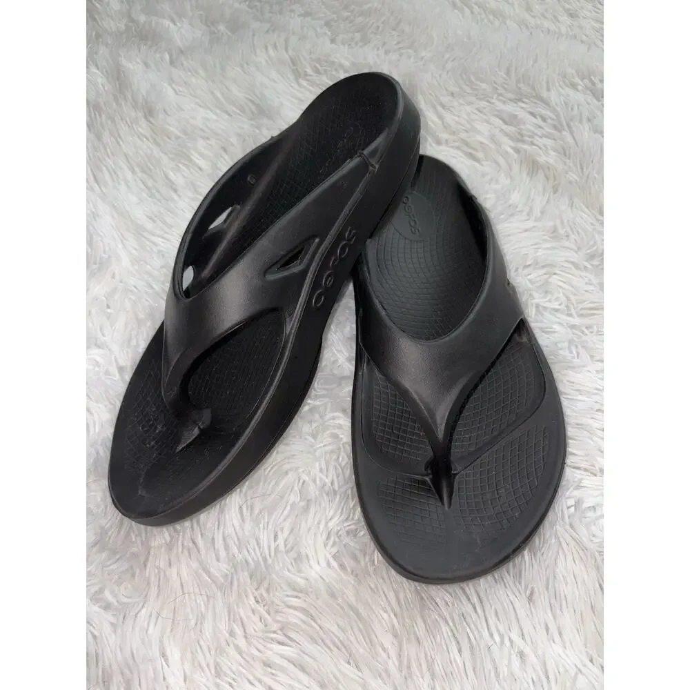 Oofos Black W11 M9 Classic Recovery Flip Flops. Fantastic Pair. Comfortable